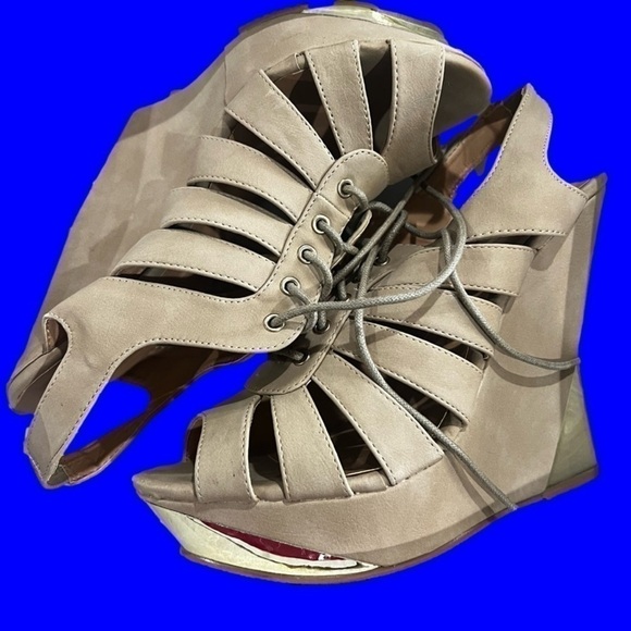 TAN and Gold Wedge Heels- with box - Picture 4 of 6